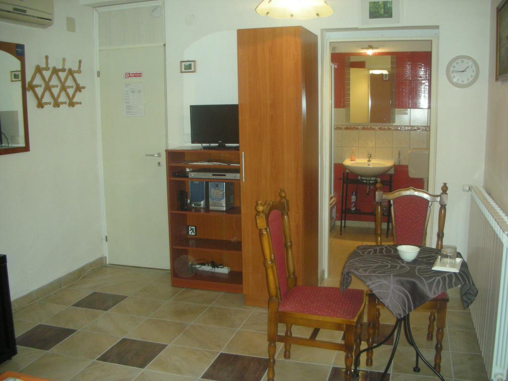 Rooms Aeroport Velika Gorica Bagian luar foto